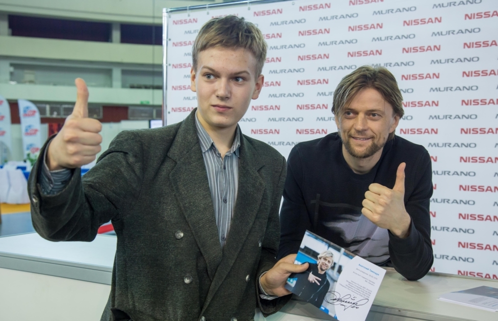 Автограф-сессия Анатолия Тимощука на выставке «Мир Автомобиля»