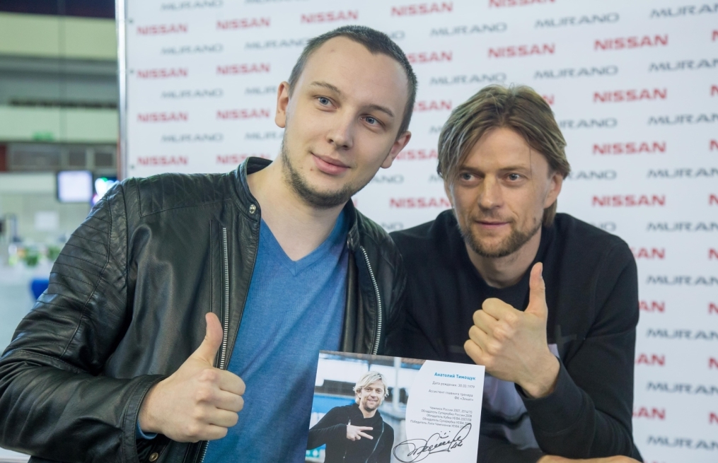 Автограф-сессия Анатолия Тимощука на выставке «Мир Автомобиля»