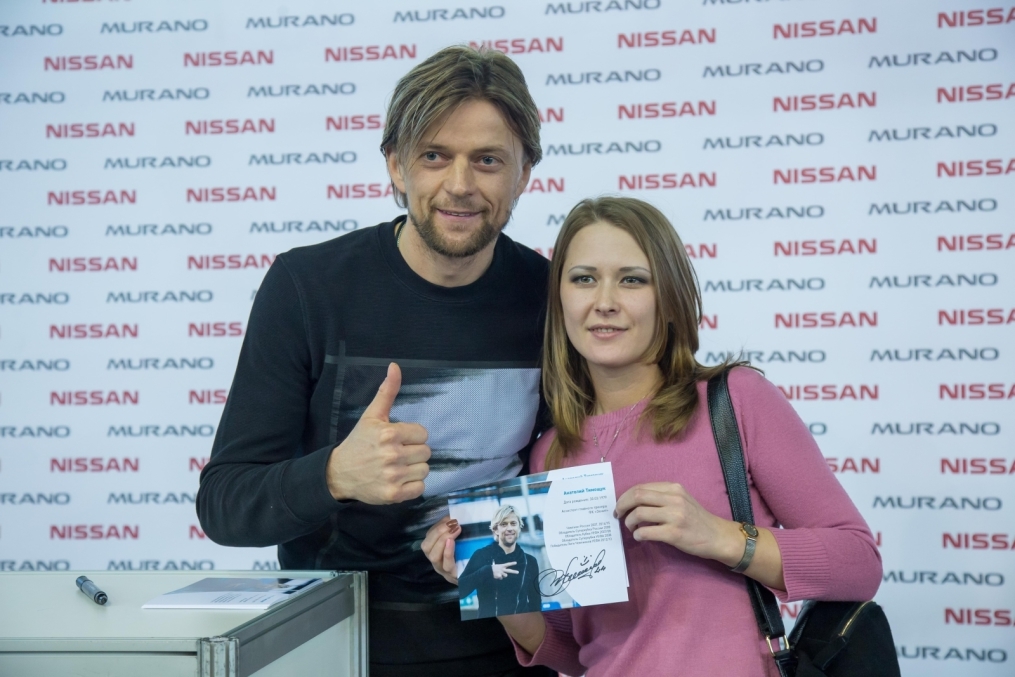 Автограф-сессия Анатолия Тимощука на выставке «Мир Автомобиля»