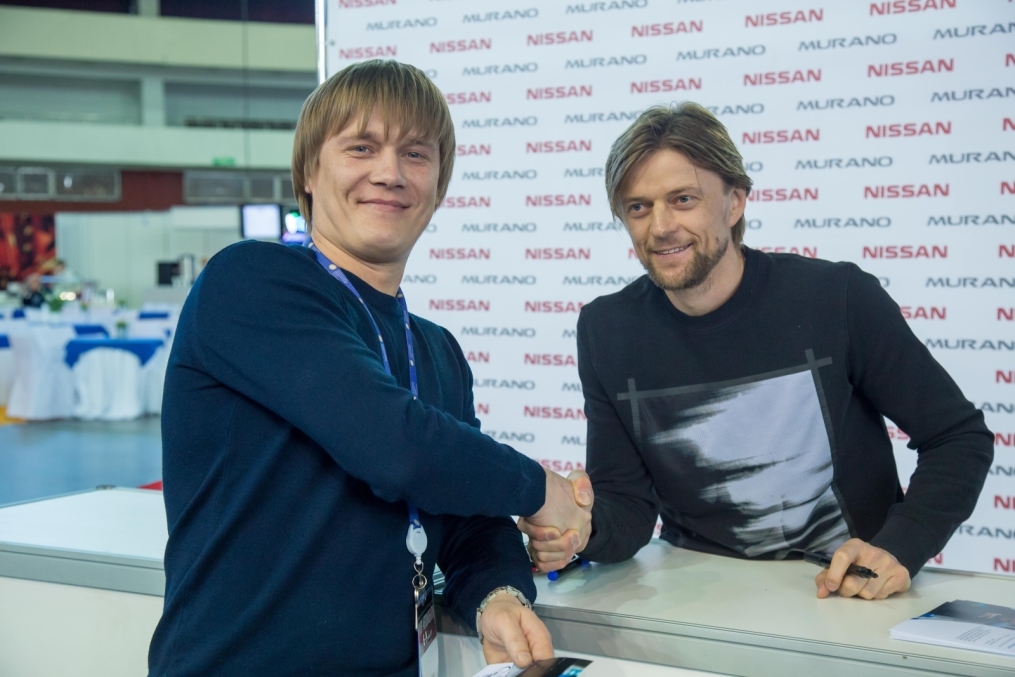 Автограф-сессия Анатолия Тимощука на выставке «Мир Автомобиля»