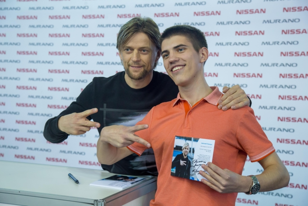 Автограф-сессия Анатолия Тимощука на выставке «Мир Автомобиля»