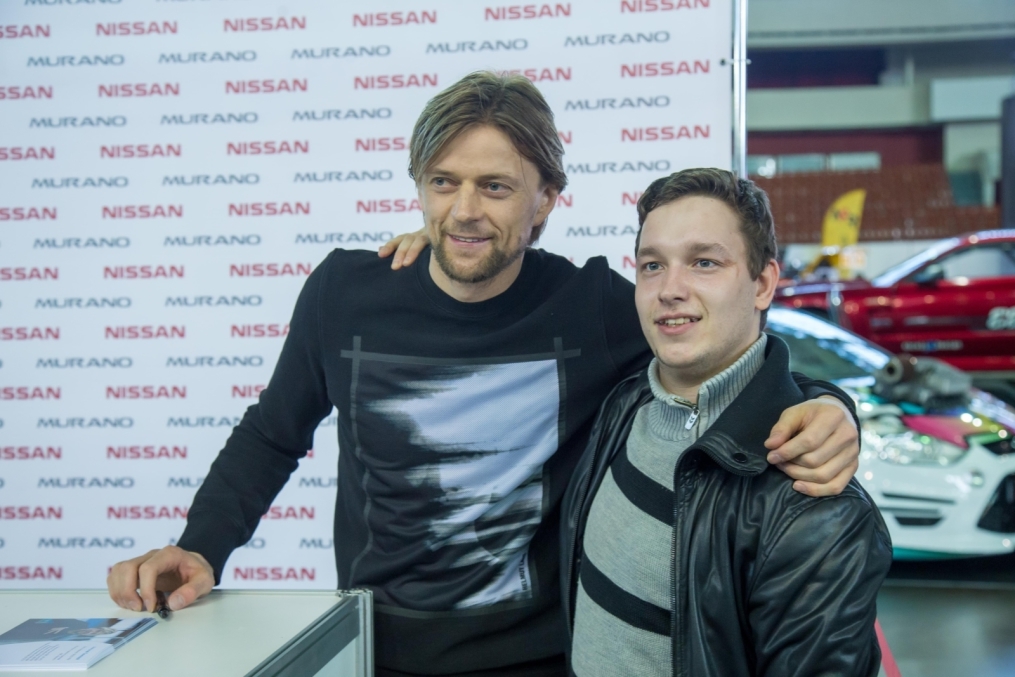 Автограф-сессия Анатолия Тимощука на выставке «Мир Автомобиля»