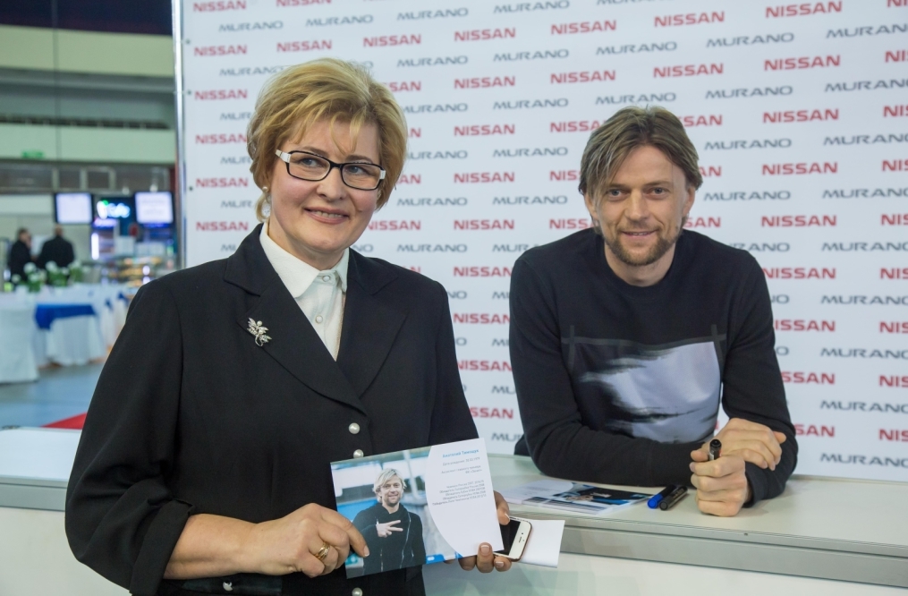 Автограф-сессия Анатолия Тимощука на выставке «Мир Автомобиля»