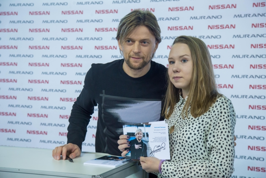 Автограф-сессия Анатолия Тимощука на выставке «Мир Автомобиля»