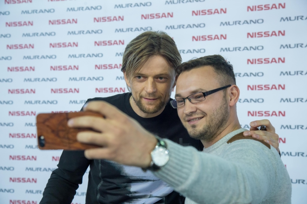 Автограф-сессия Анатолия Тимощука на выставке «Мир Автомобиля»