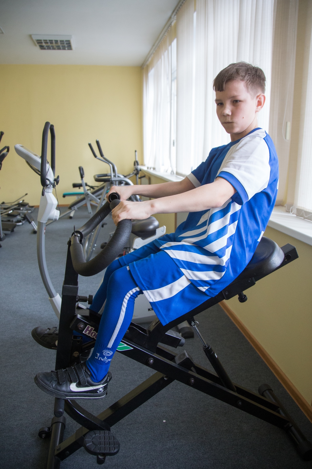 Юный болельщик «Зенита» Данила, вручил награду Доменико Кришито «G-Drive. Лучший игрок марта»