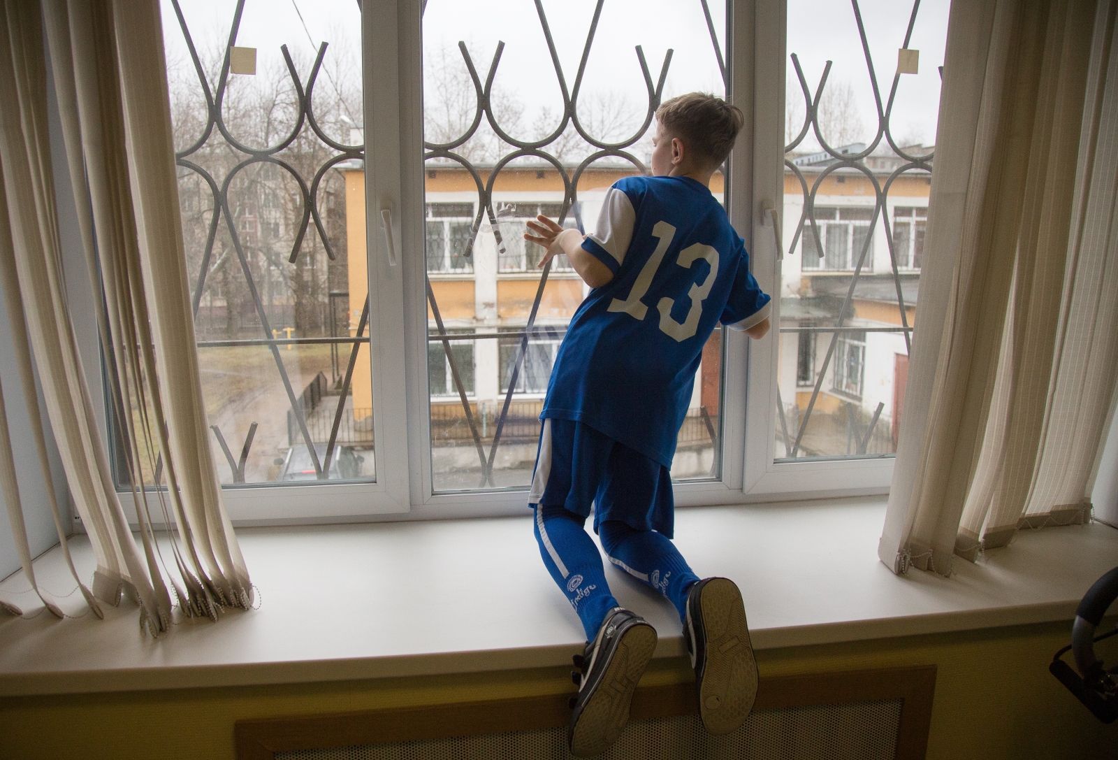 Юный болельщик «Зенита» Данила, вручил награду Доменико Кришито «G-Drive. Лучший игрок марта»