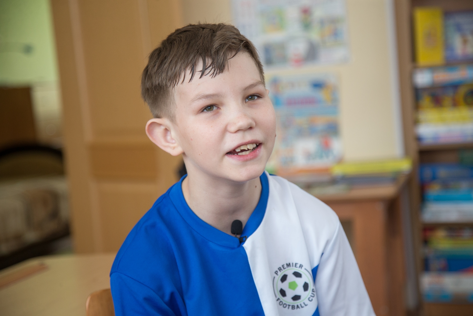 Юный болельщик «Зенита» Данила, вручил награду Доменико Кришито «G-Drive. Лучший игрок марта»