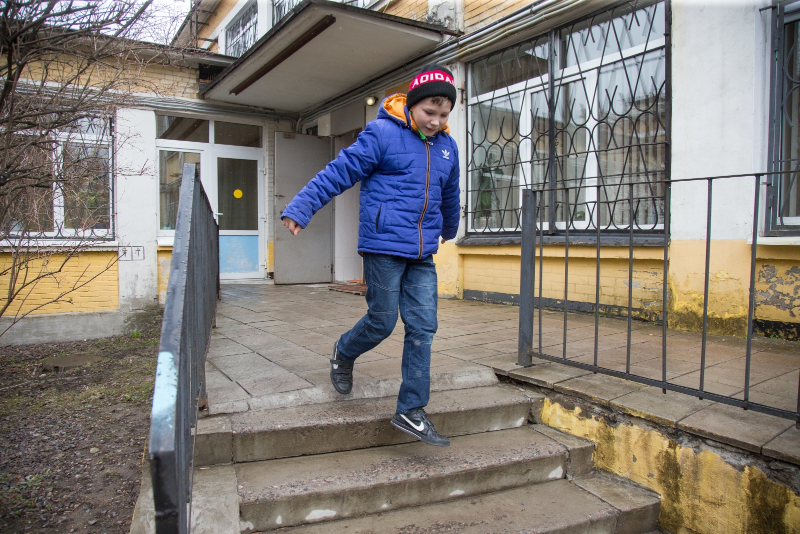 Юный болельщик «Зенита» Данила, вручил награду Доменико Кришито «G-Drive. Лучший игрок марта»