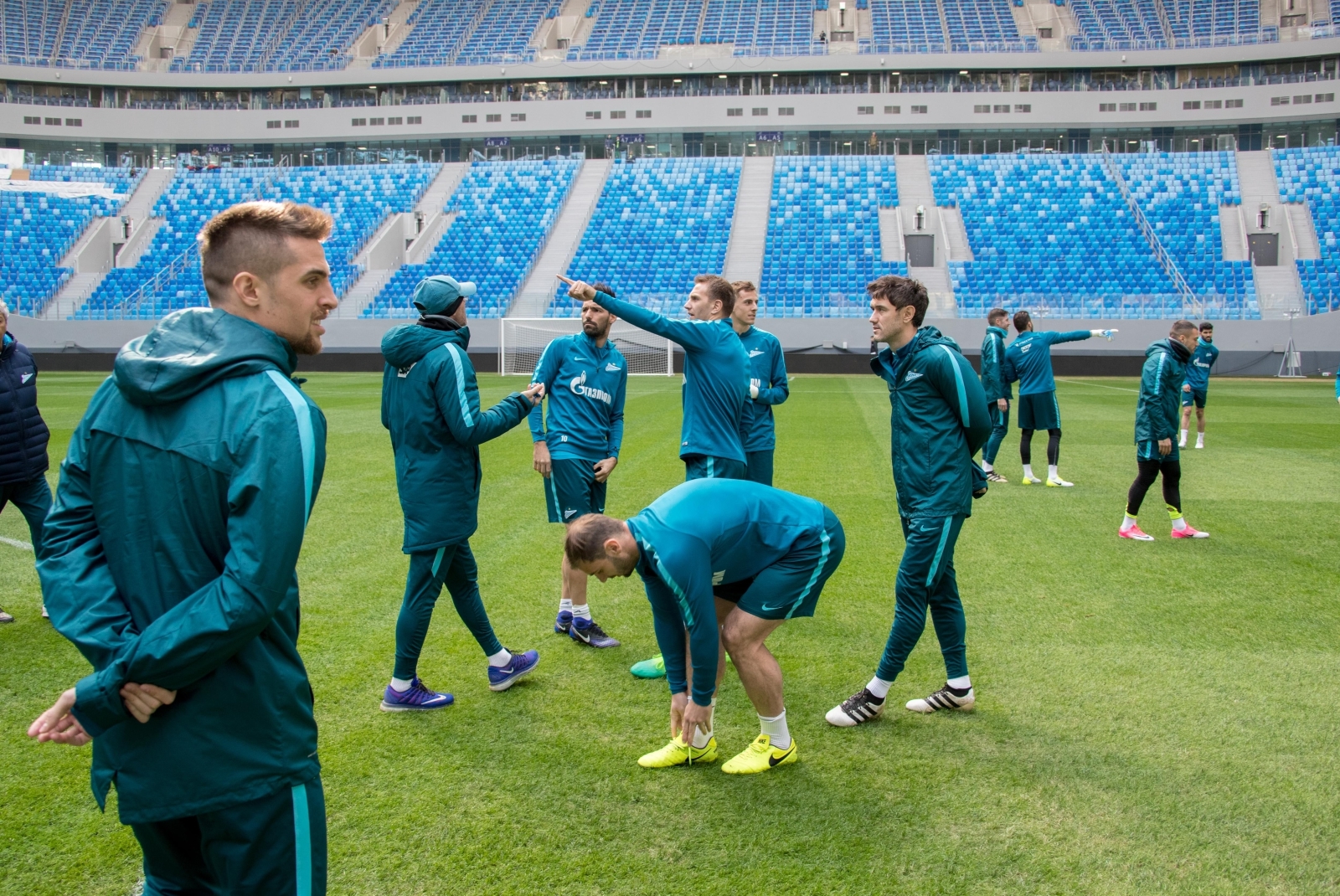 Тренировка сине-бело-голубых перед матчем с «Уралом» на новом стадионе