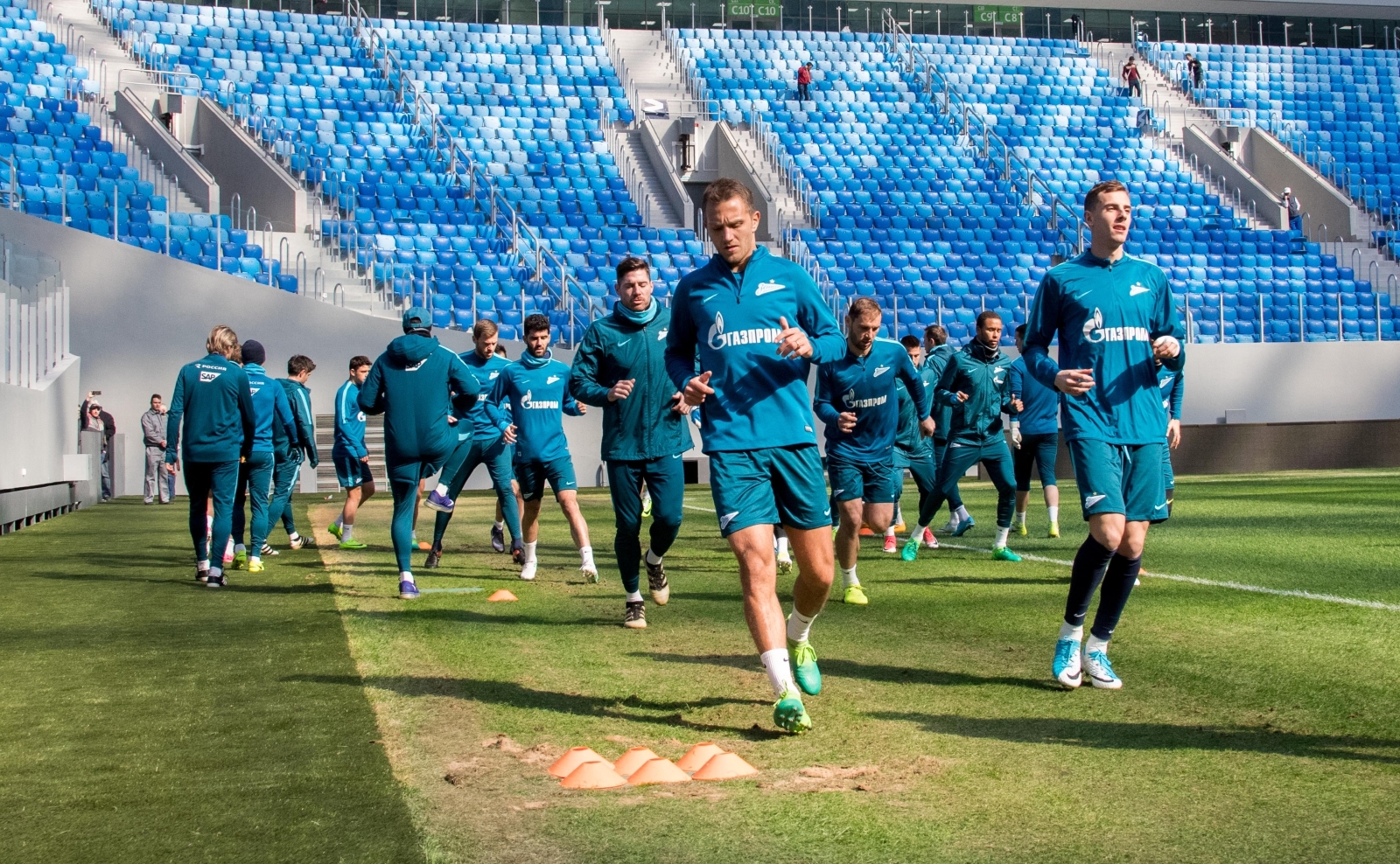 Тренировка сине-бело-голубых перед матчем с «Уралом» на новом стадионе