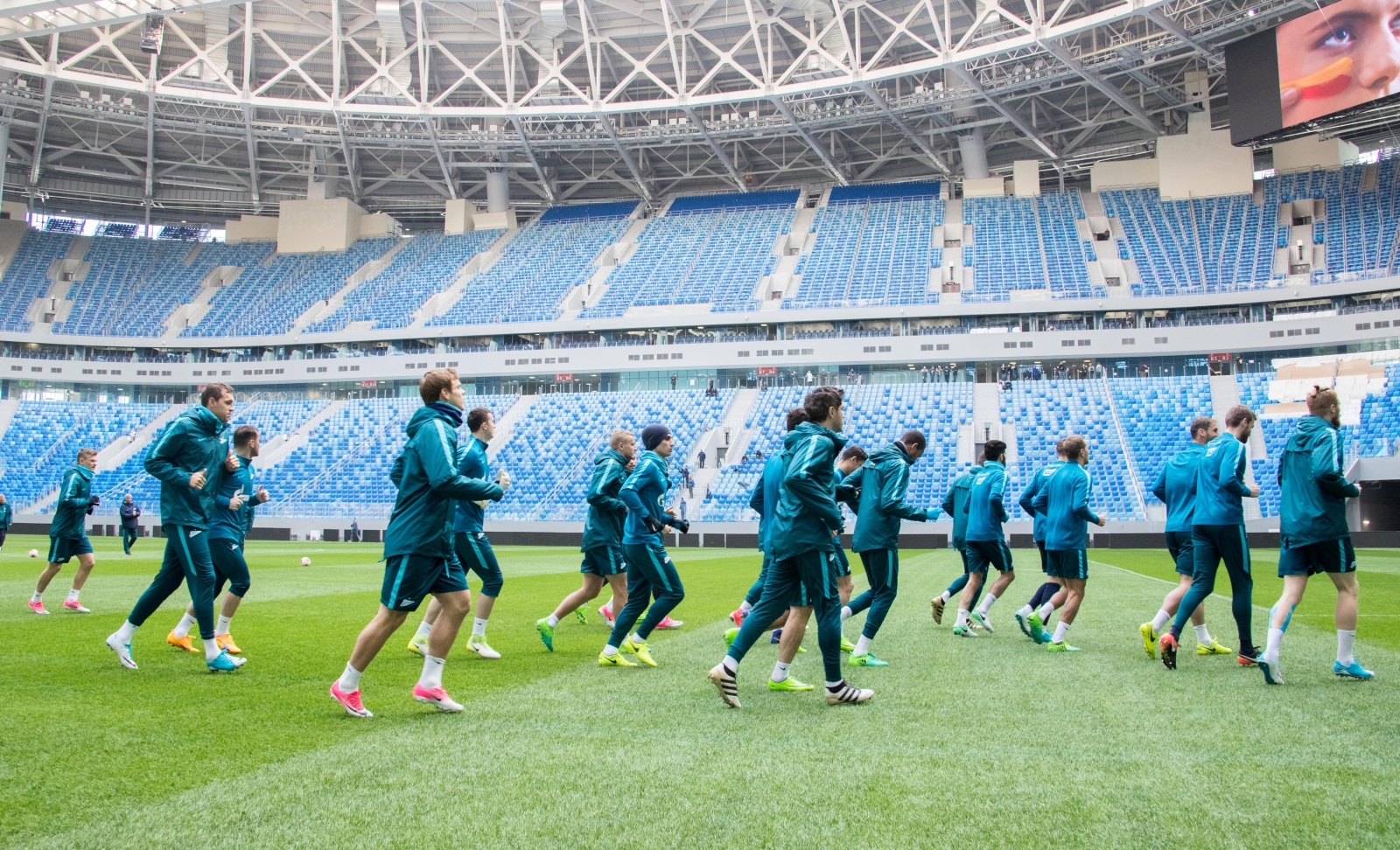 Тренировка сине-бело-голубых перед матчем с «Уралом» на новом стадионе