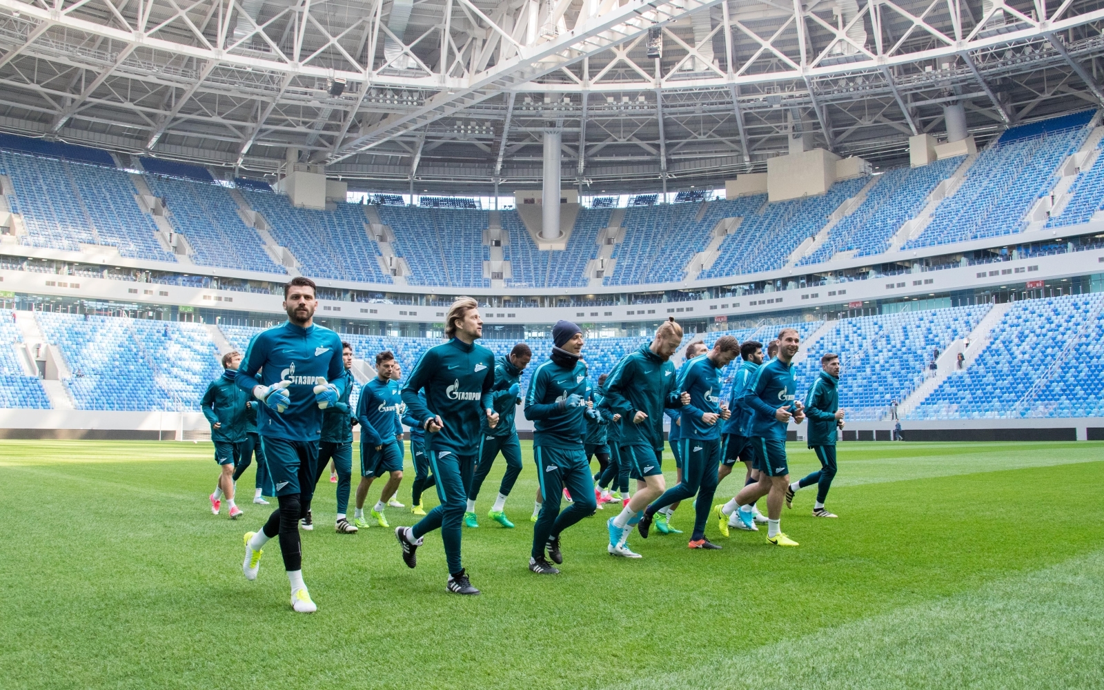 Тренировка сине-бело-голубых перед матчем с «Уралом» на новом стадионе