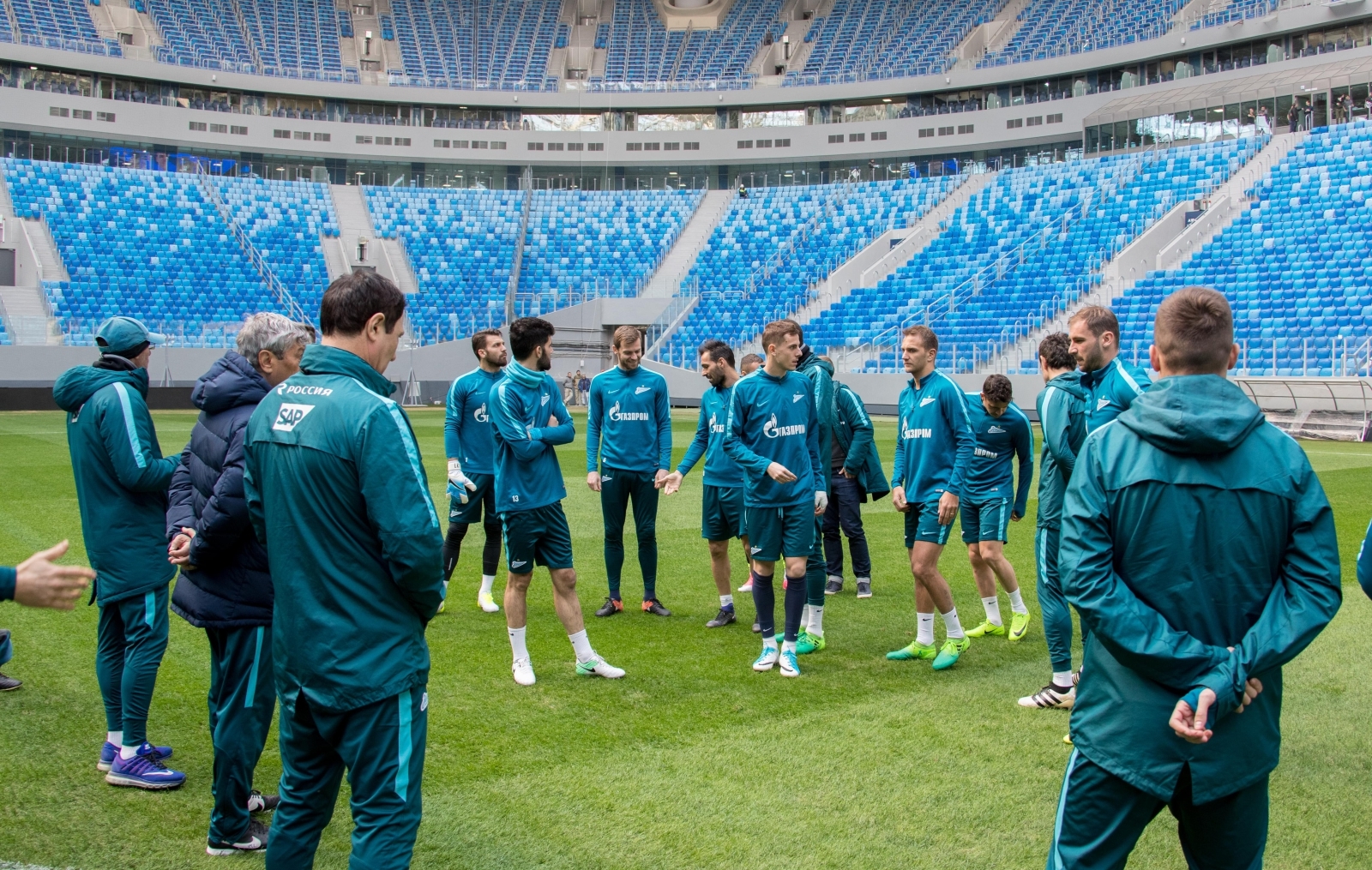 Тренировка сине-бело-голубых перед матчем с «Уралом» на новом стадионе