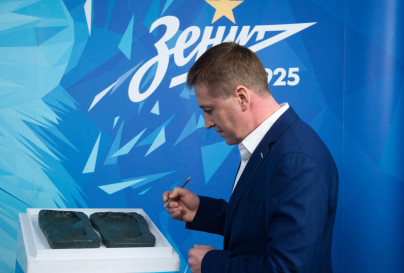 Владимир Кулик вошел в Аллею славы «Зенита»