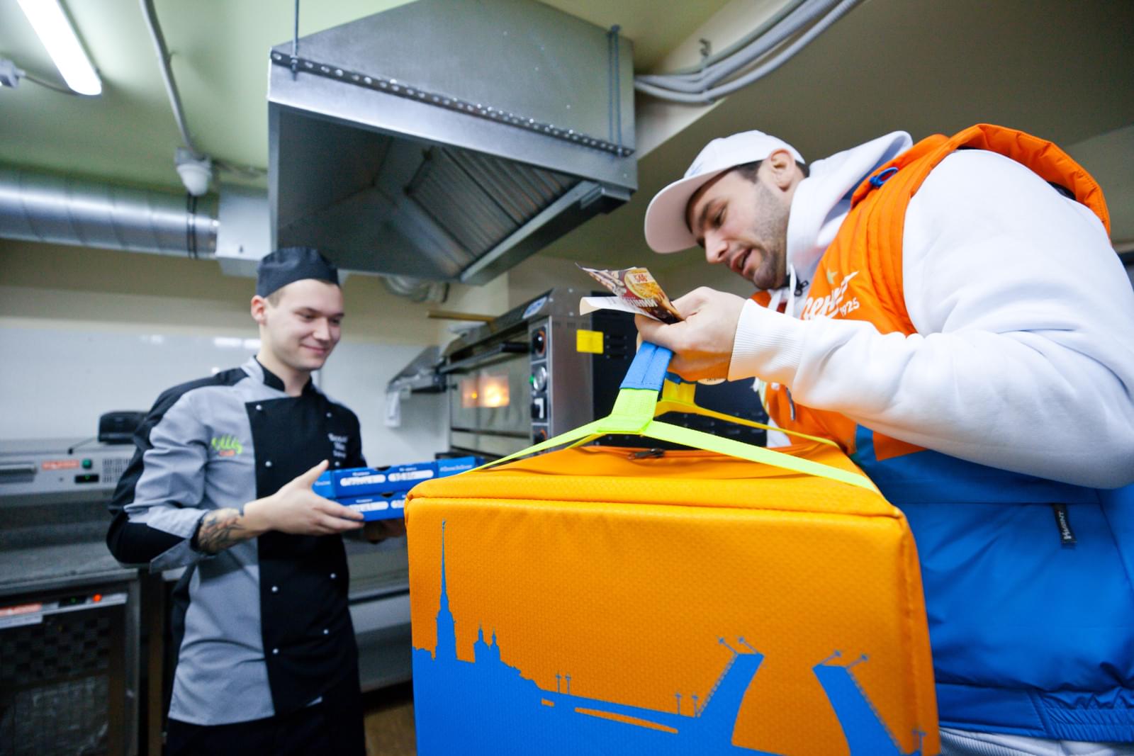 Иванович работает доставщиком пиццы в рамках акции «Давай-Давай!»