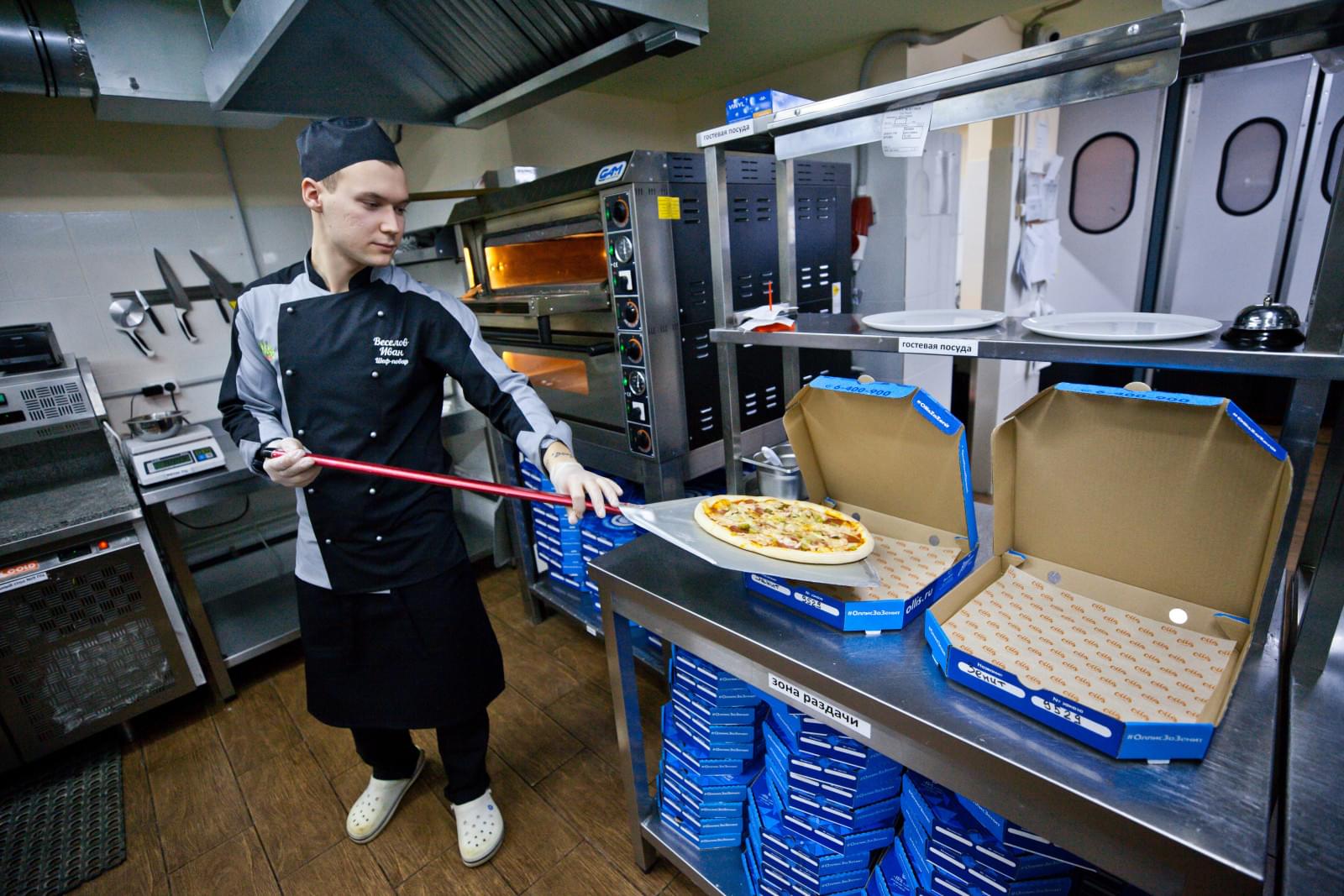 Иванович работает доставщиком пиццы в рамках акции «Давай-Давай!»