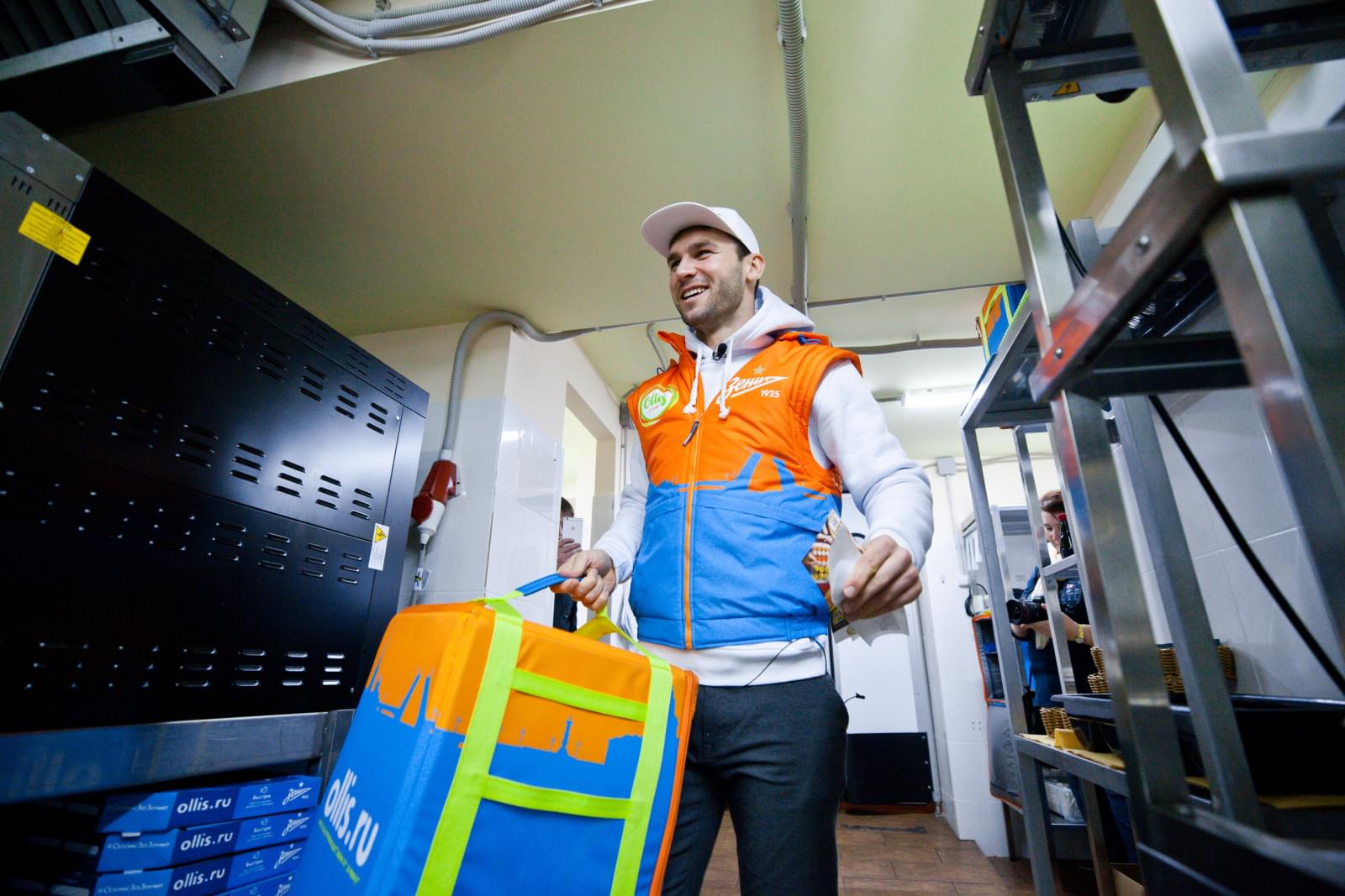 Иванович работает доставщиком пиццы в рамках акции «Давай-Давай!»