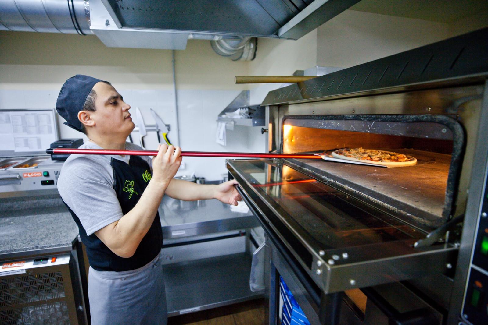 Иванович работает доставщиком пиццы в рамках акции «Давай-Давай!»