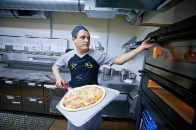 Иванович работает доставщиком пиццы в рамках акции «Давай-Давай!»