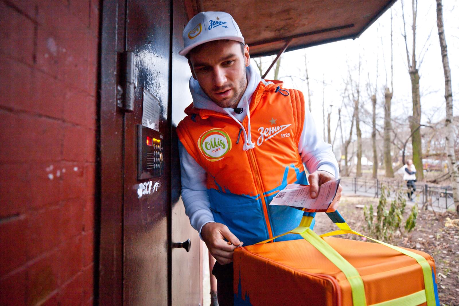 Иванович работает доставщиком пиццы в рамках акции «Давай-Давай!»