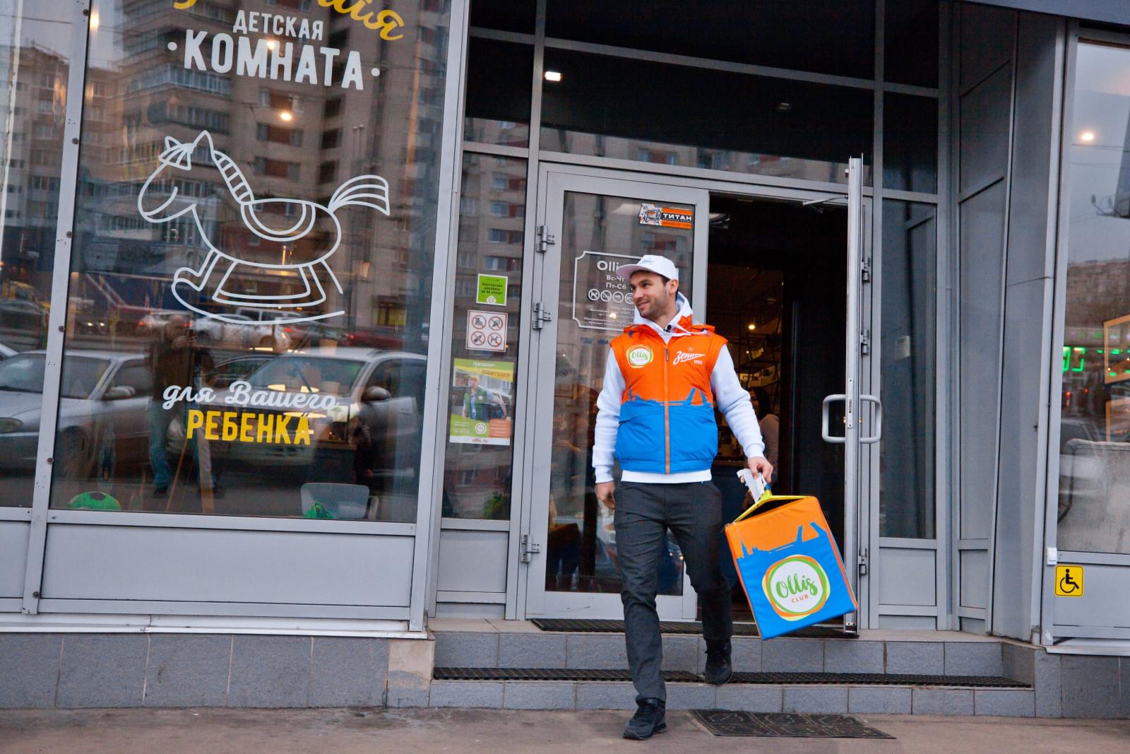 Иванович работает доставщиком пиццы в рамках акции «Давай-Давай!»