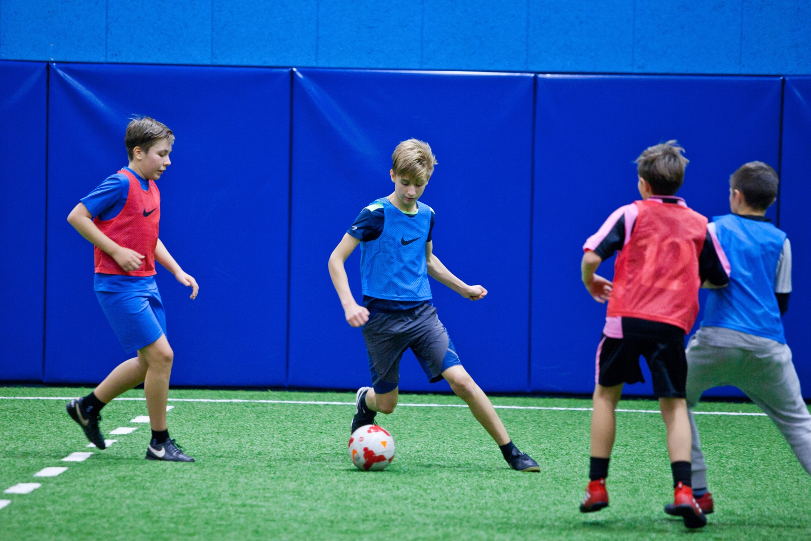 Михаил Кизеев и Даниил Пенчиков провели мастер класс от Академии ФК «Зенит» для детей сотрудников АО «СОГАЗ»