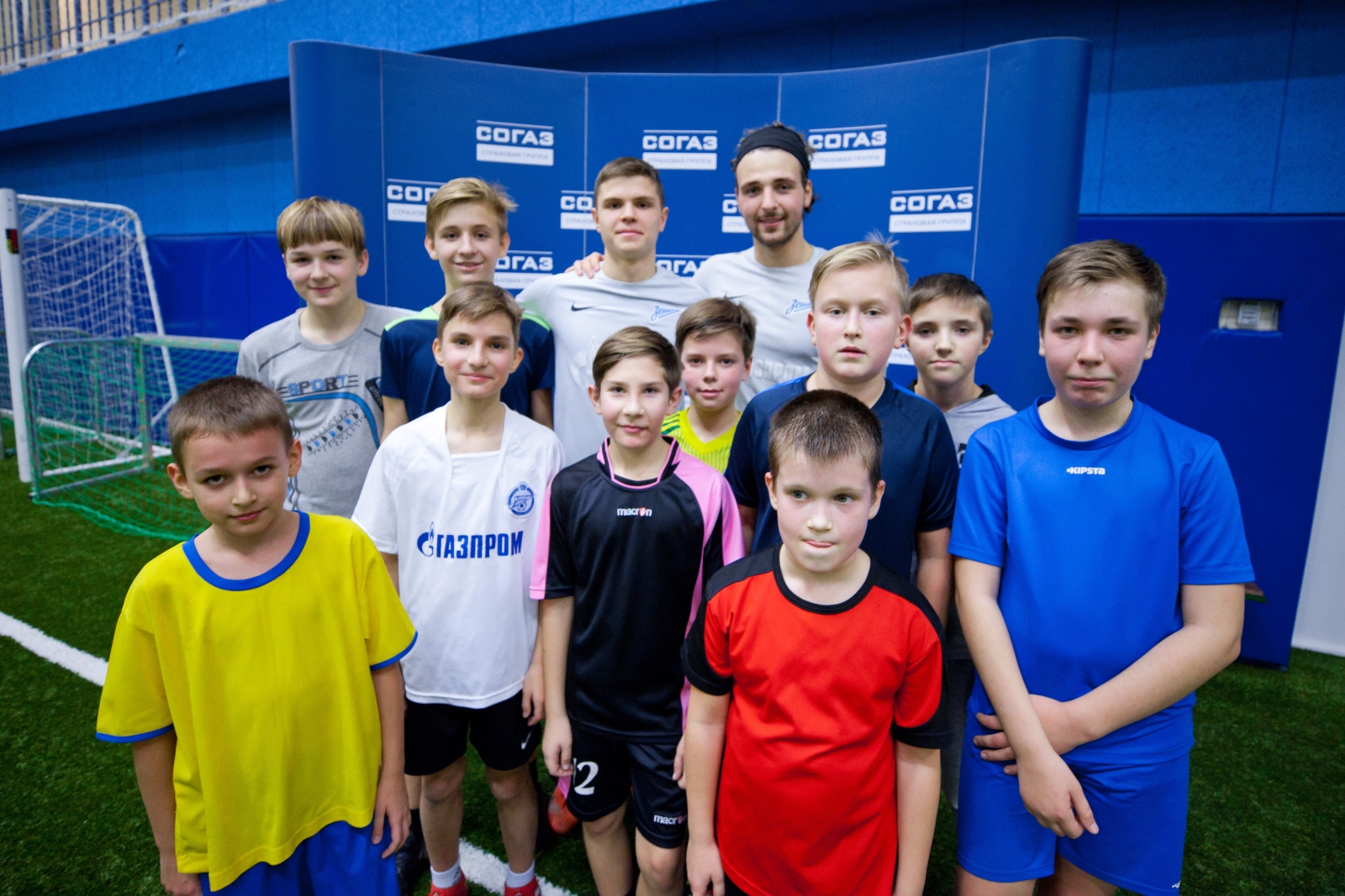 Михаил Кизеев и Даниил Пенчиков провели мастер класс от Академии ФК «Зенит» для детей сотрудников АО «СОГАЗ»