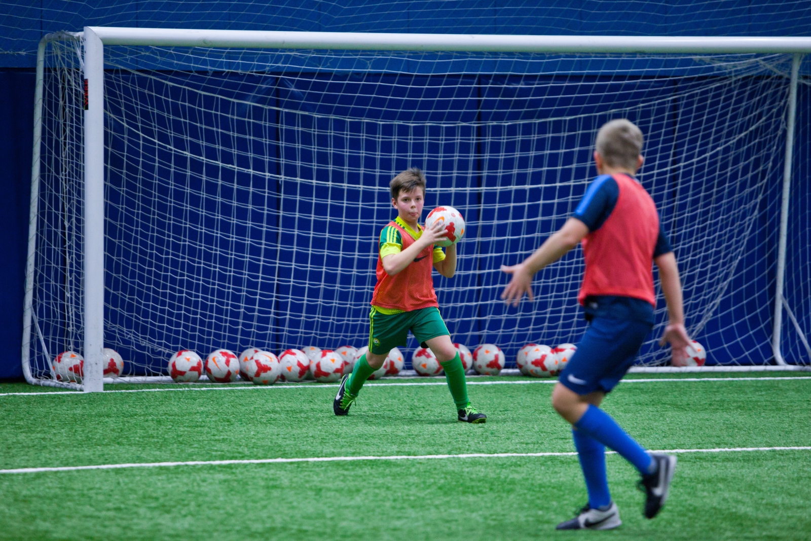 Михаил Кизеев и Даниил Пенчиков провели мастер класс от Академии ФК «Зенит» для детей сотрудников АО «СОГАЗ»
