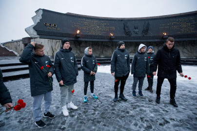 Воспитанники «Газпром»-Академии посетили с экскурсией Монумент героическим защитникам Ленинграда
