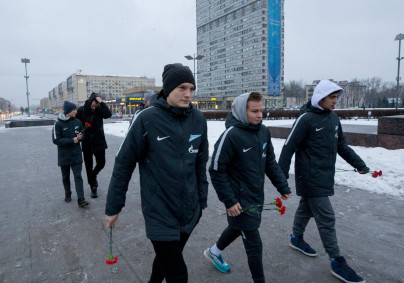 Воспитанники «Газпром»-Академии посетили с экскурсией Монумент героическим защитникам Ленинграда