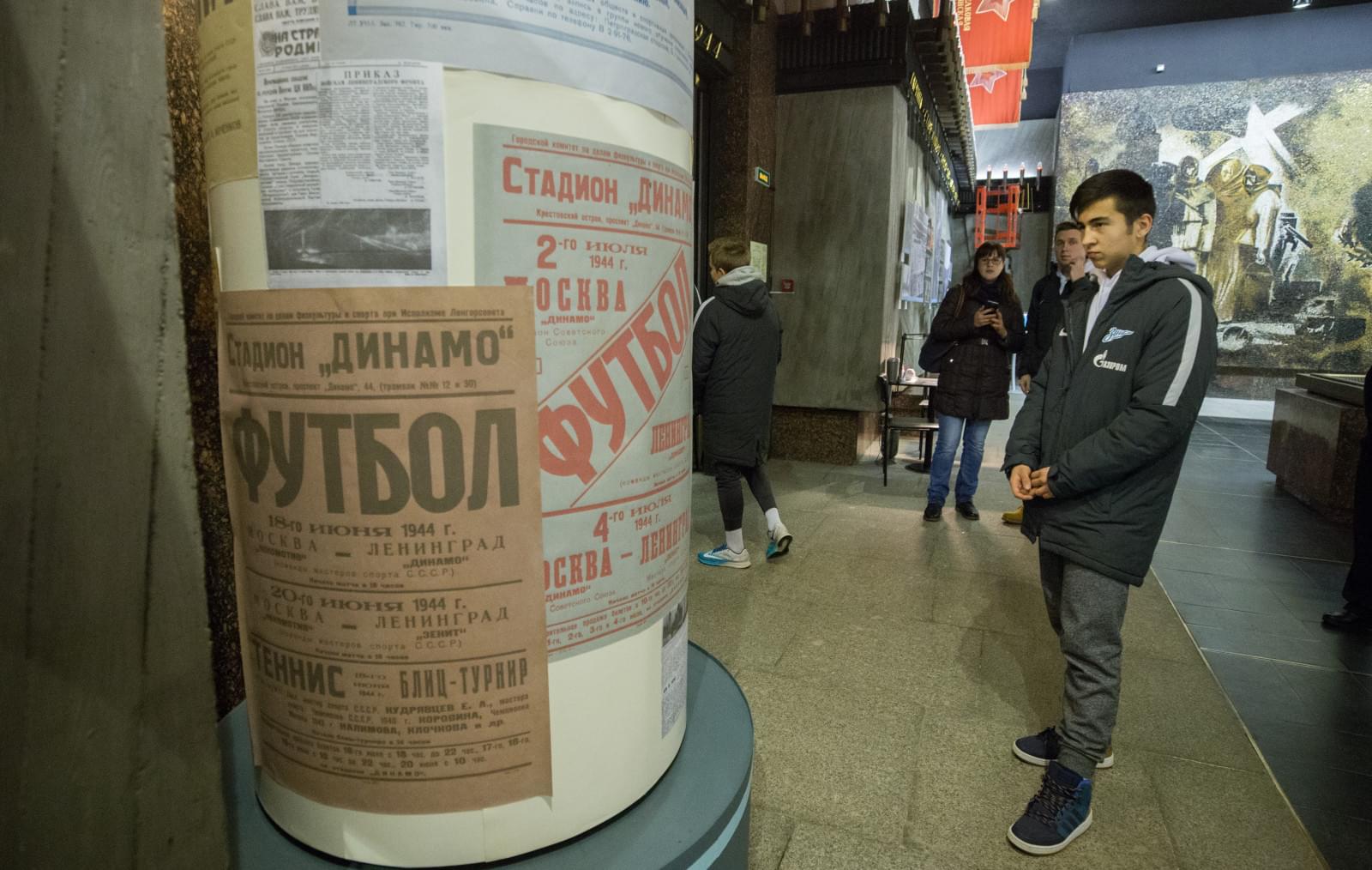 Воспитанники «Газпром»-Академии посетили с экскурсией Монумент героическим защитникам Ленинграда