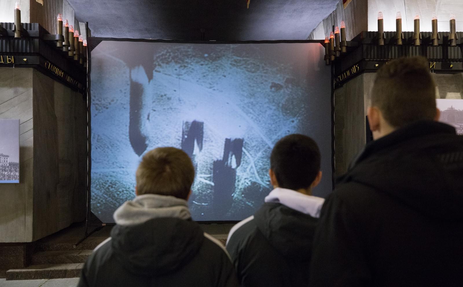 Воспитанники «Газпром»-Академии посетили с экскурсией Монумент героическим защитникам Ленинграда