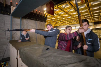 Воспитанники «Газпром»-Академии посетили с экскурсией Монумент героическим защитникам Ленинграда