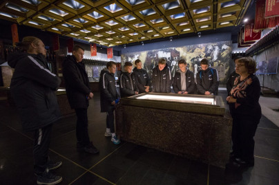 Воспитанники «Газпром»-Академии посетили с экскурсией Монумент героическим защитникам Ленинграда