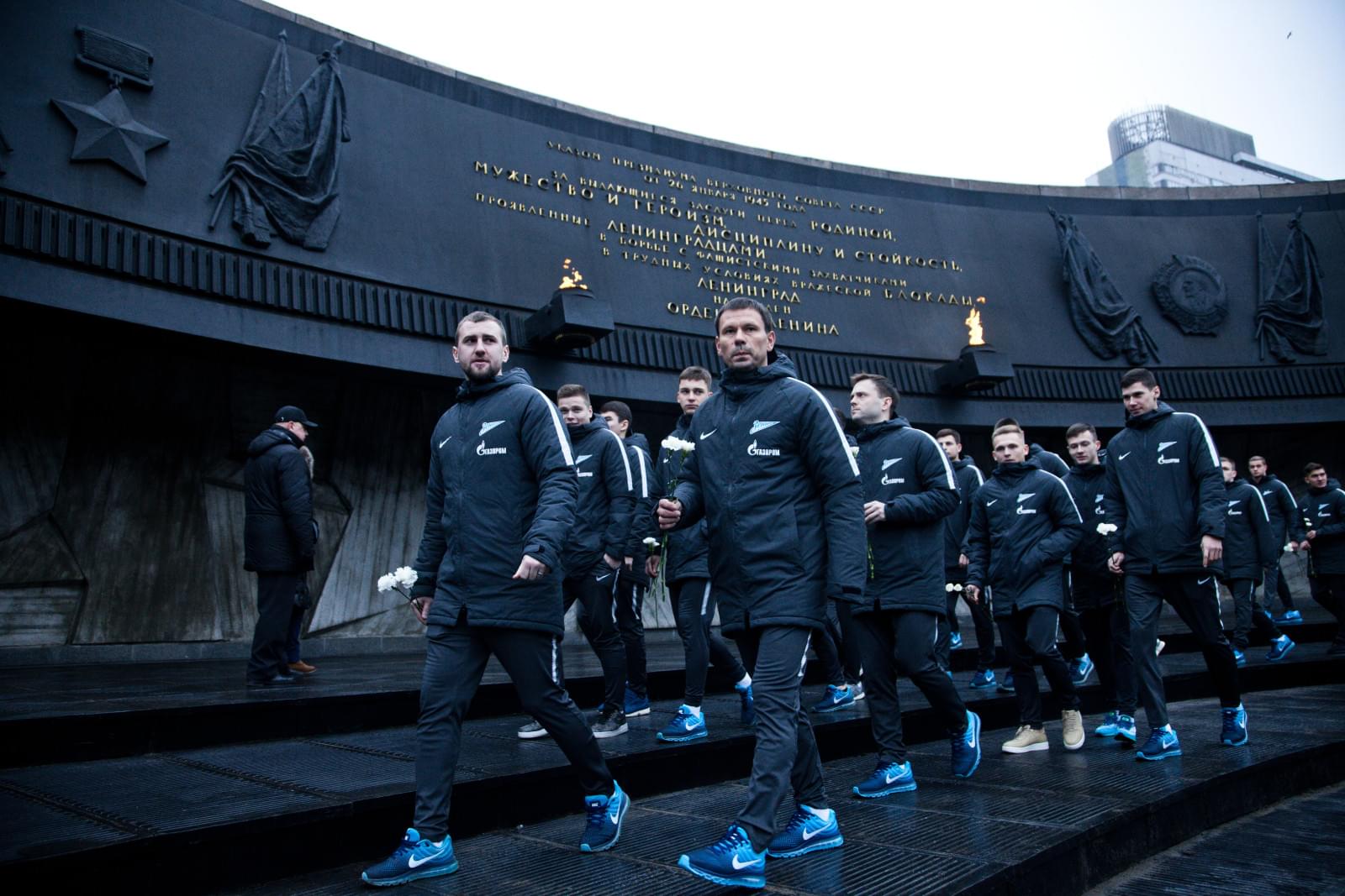 «Зенит»-2 возлагает цветы к Монументу героическим защитникам Ленинграда