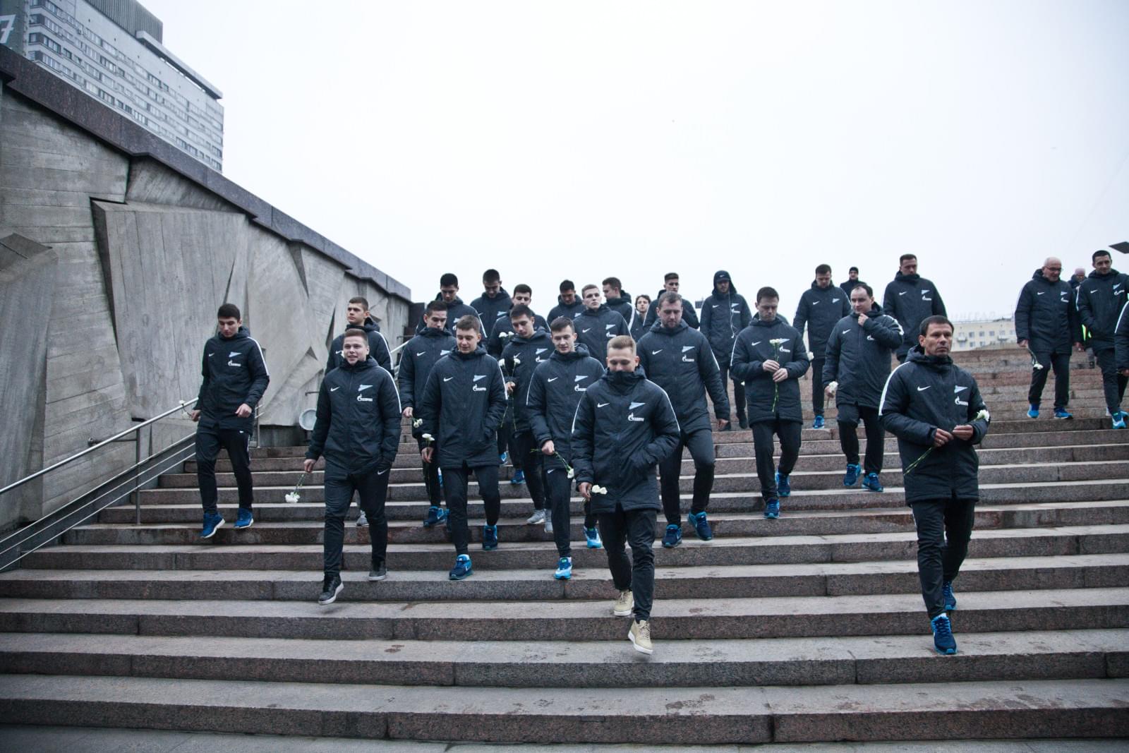 «Зенит»-2 возлагает цветы к Монументу героическим защитникам Ленинграда