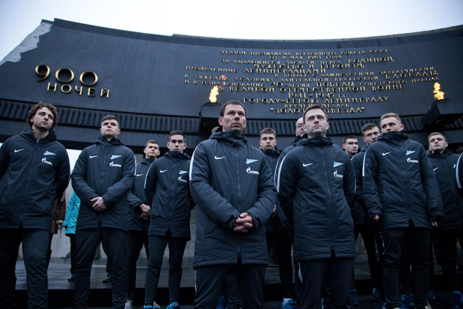 «Зенит»-2 возлагает цветы к Монументу героическим защитникам Ленинграда