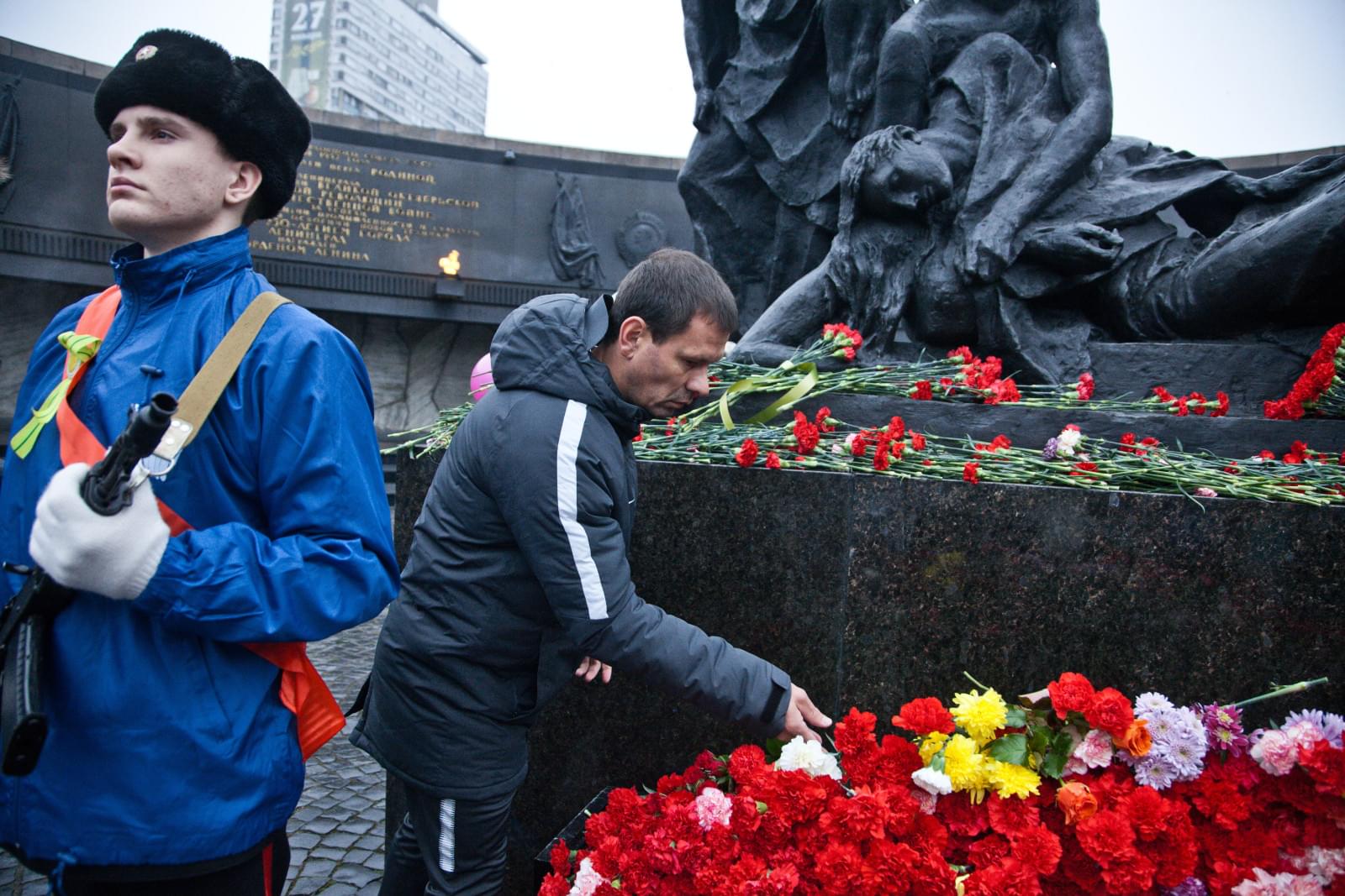 «Зенит»-2 возлагает цветы к Монументу героическим защитникам Ленинграда