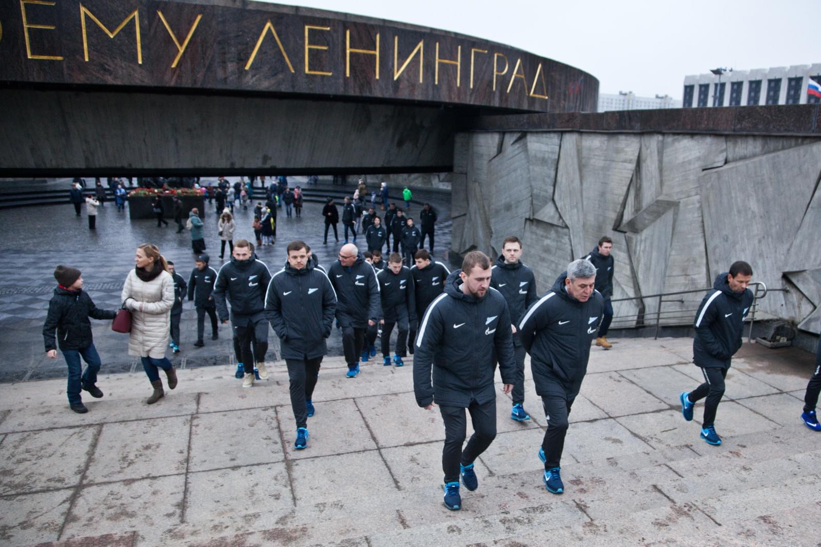 «Зенит»-2 возлагает цветы к Монументу героическим защитникам Ленинграда