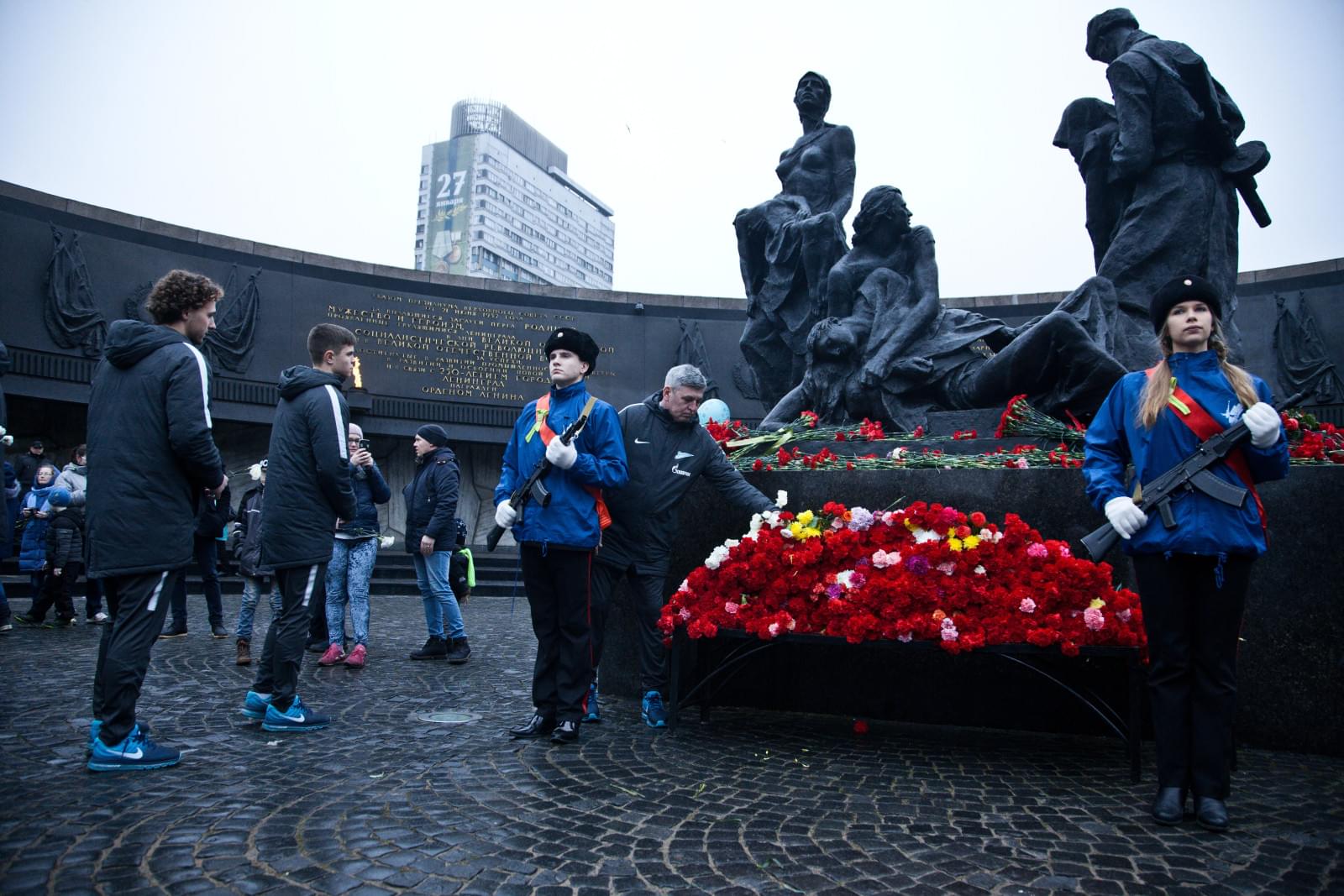 «Зенит»-2 возлагает цветы к Монументу героическим защитникам Ленинграда