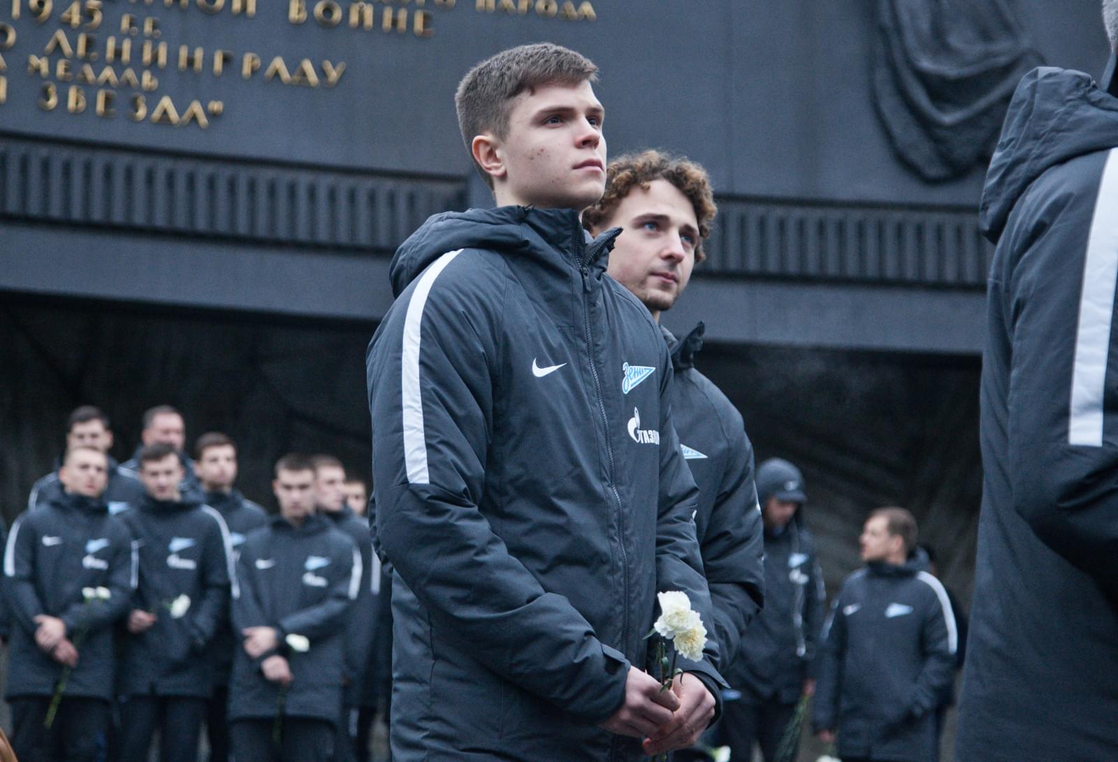 «Зенит»-2 возлагает цветы к Монументу героическим защитникам Ленинграда