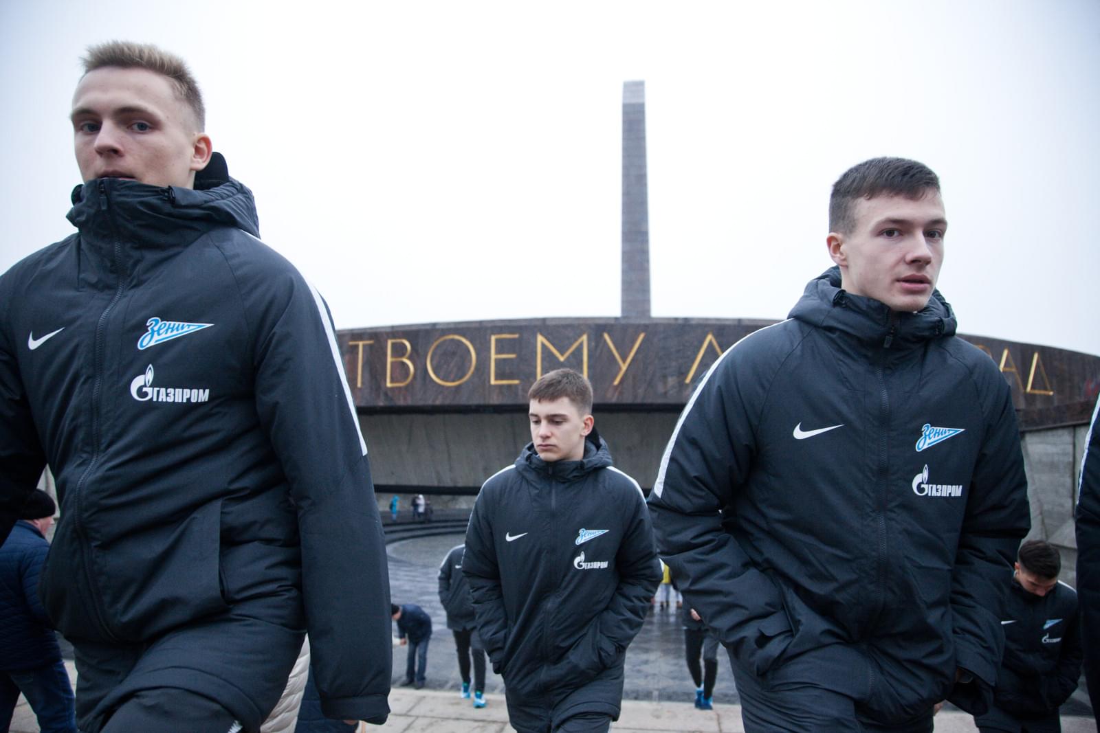 «Зенит»-2 возлагает цветы к Монументу героическим защитникам Ленинграда