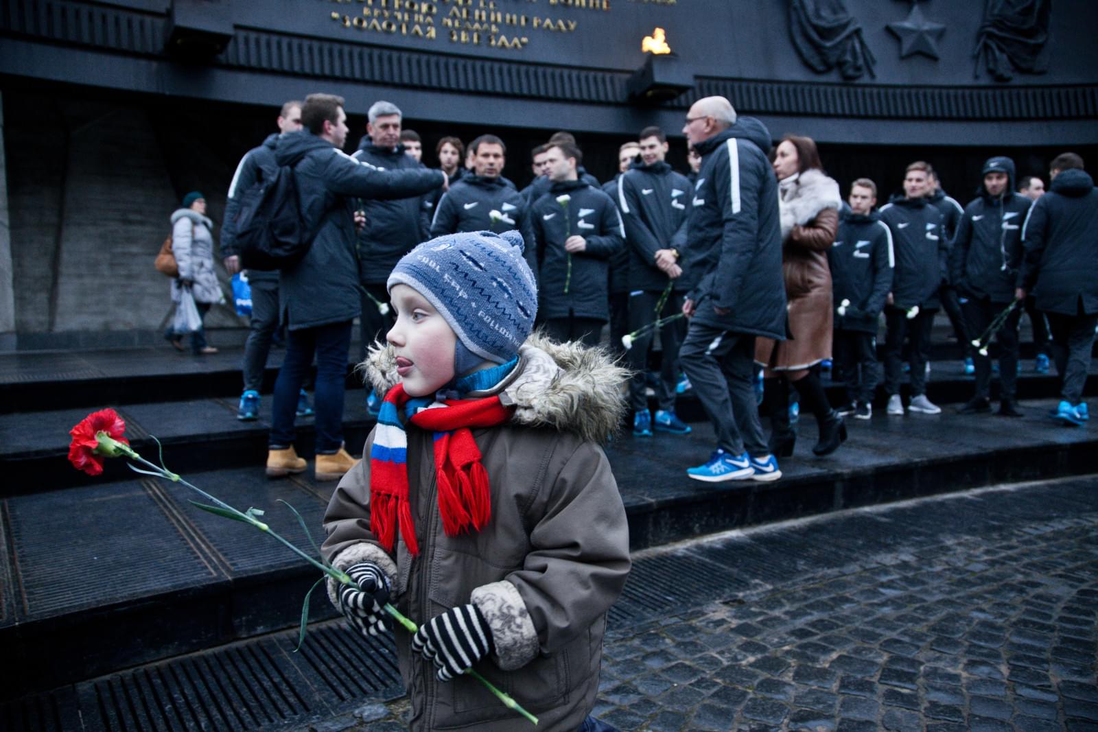 «Зенит»-2 возлагает цветы к Монументу героическим защитникам Ленинграда