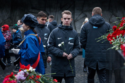 «Зенит»-2 возлагает цветы к Монументу героическим защитникам Ленинграда