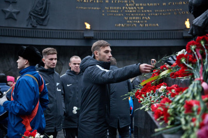 «Зенит»-2 возлагает цветы к Монументу героическим защитникам Ленинграда