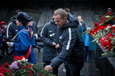 «Зенит»-2 возлагает цветы к Монументу героическим защитникам Ленинграда