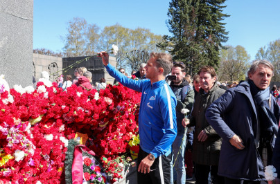 «Зенит» на Пискаревском мемориале