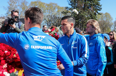 «Зенит» на Пискаревском мемориале