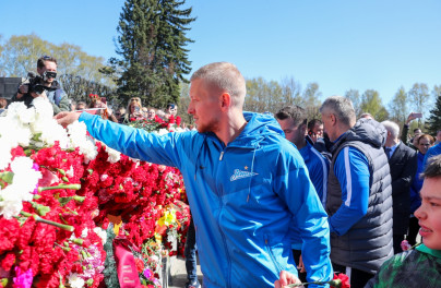 «Зенит» на Пискаревском мемориале